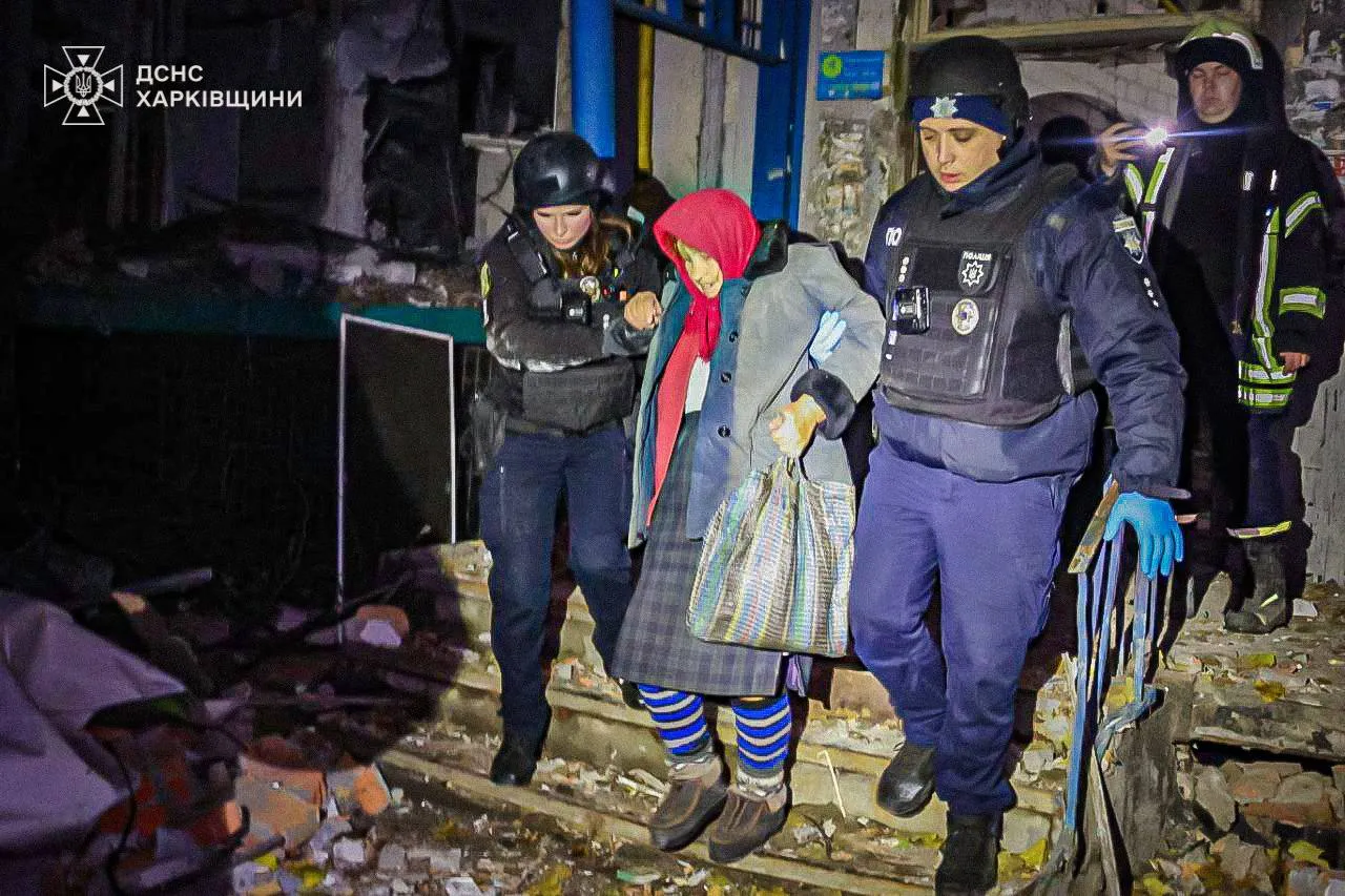 O bombă rusească a lovit un bloc de locuințe la Harkov