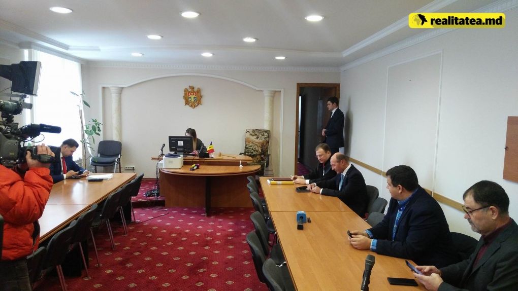Magistrații decid dacă Băsescu rămâne sau nu cetățean al Republicii Moldova