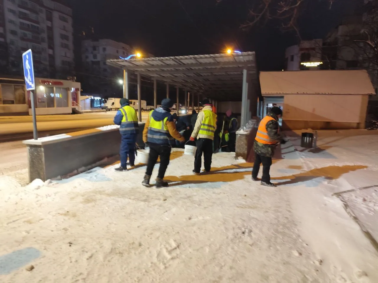 Ghețuș pe străzile și trotuarele din Chișinău. Autoritățile cer prudență