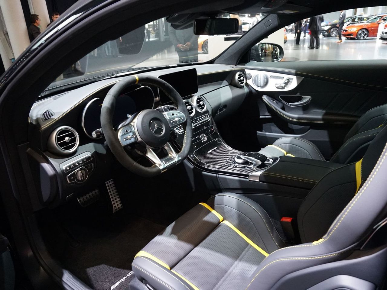 В Нью-Йорке показали обновленный Mercedes-AMG C63