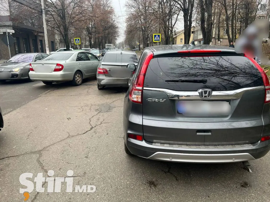 В Кишиневе произошло ДТП с участием трех автомобилей