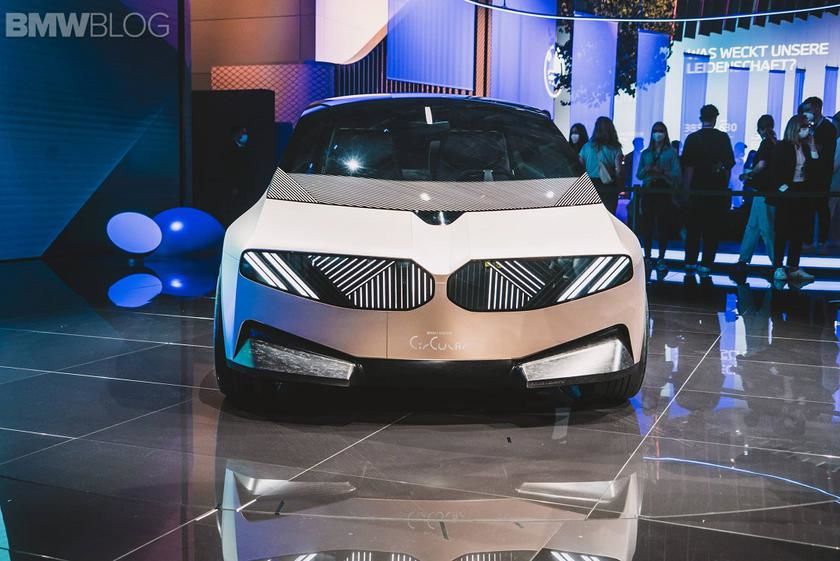 BMW показала электромобиль будущего, который можно переработать на 100%