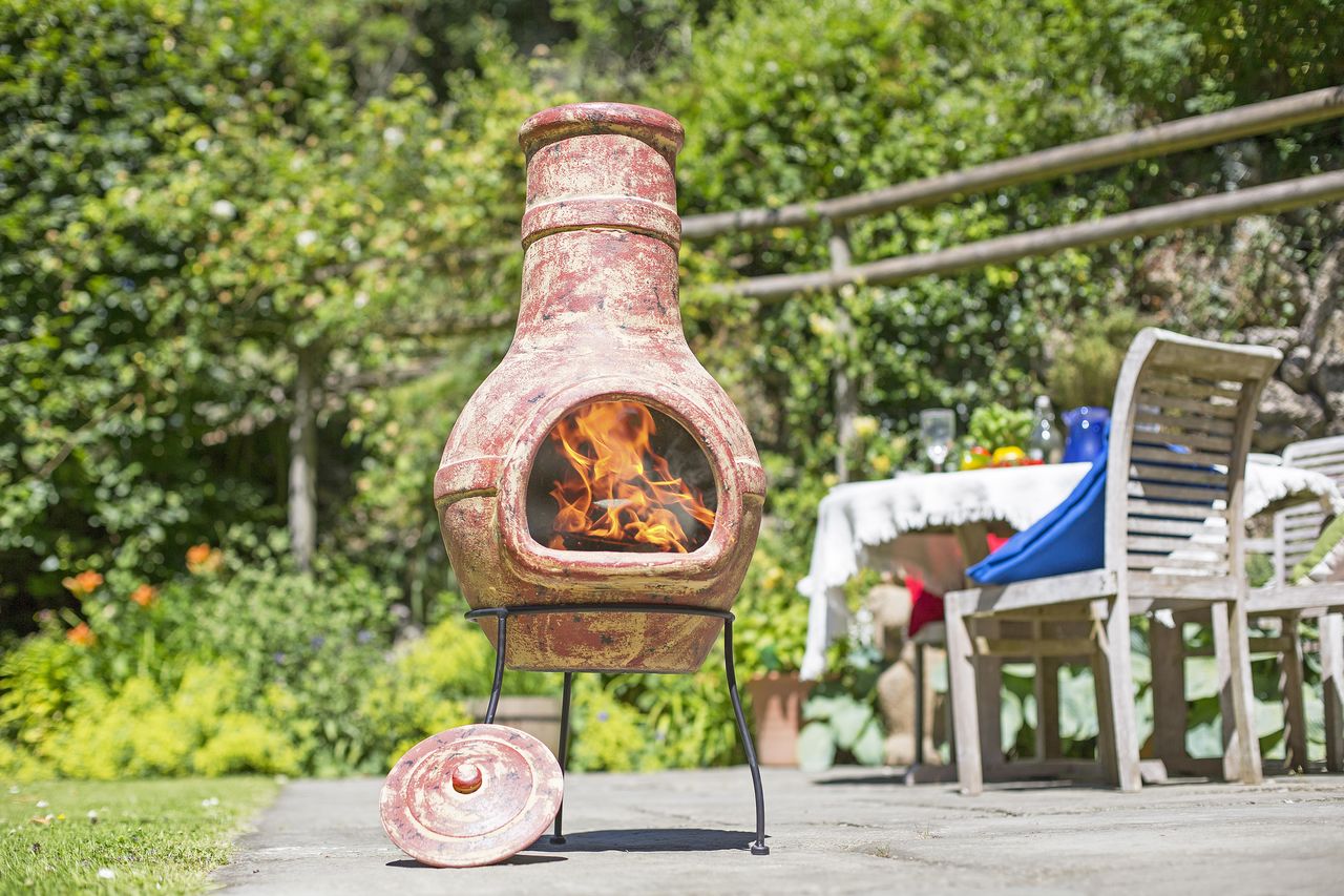 Terras: Чаши для огня, уличные камины, декор для сада, террас и патио от компании La Hacienda