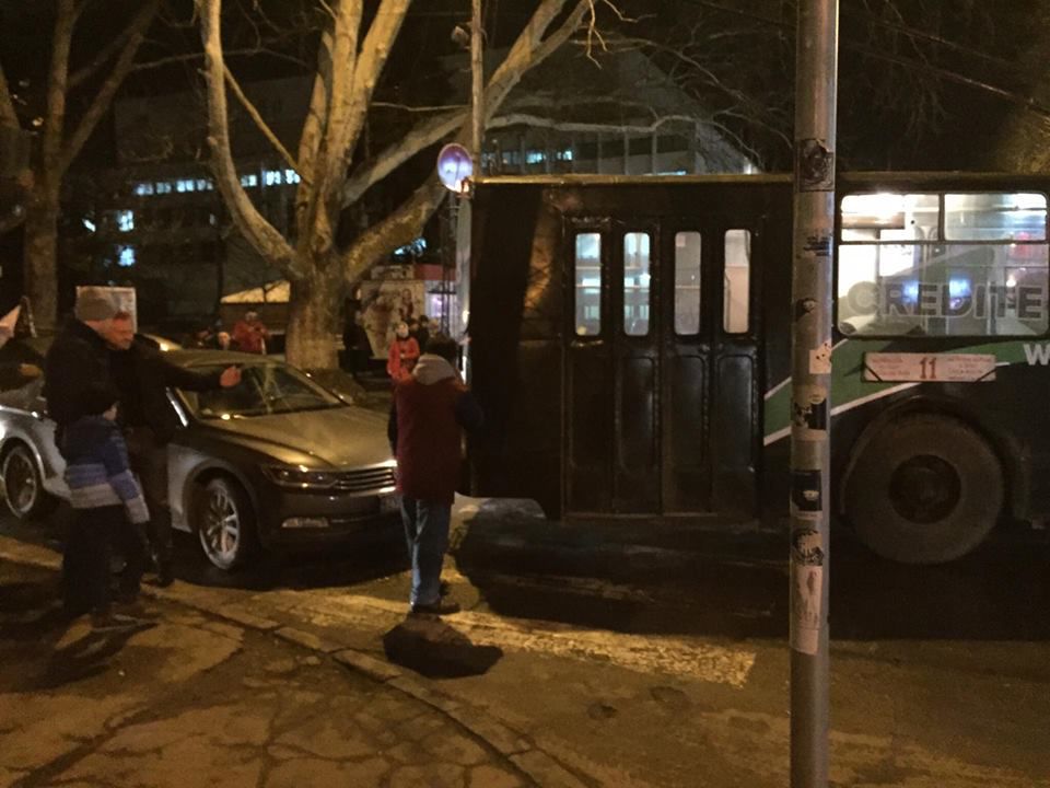 Авария в центре столицы заблокировала на время дорожное движение