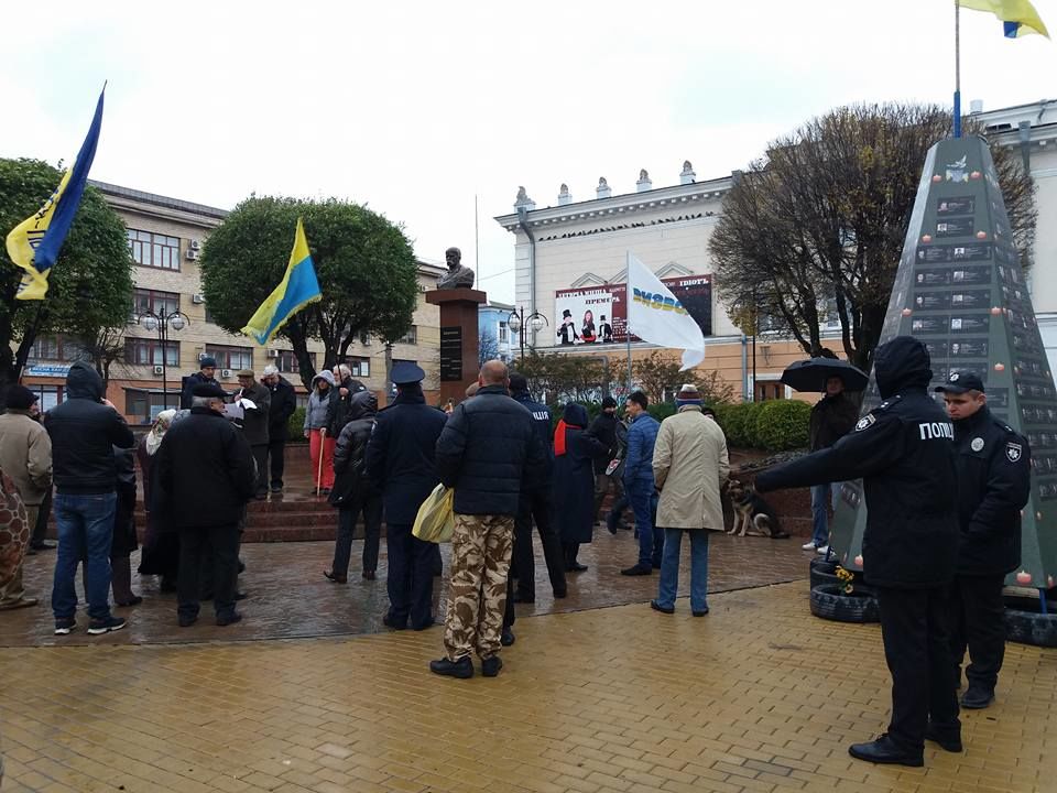Украинские радикалы начали блокаду фабрики Roshen в Виннице