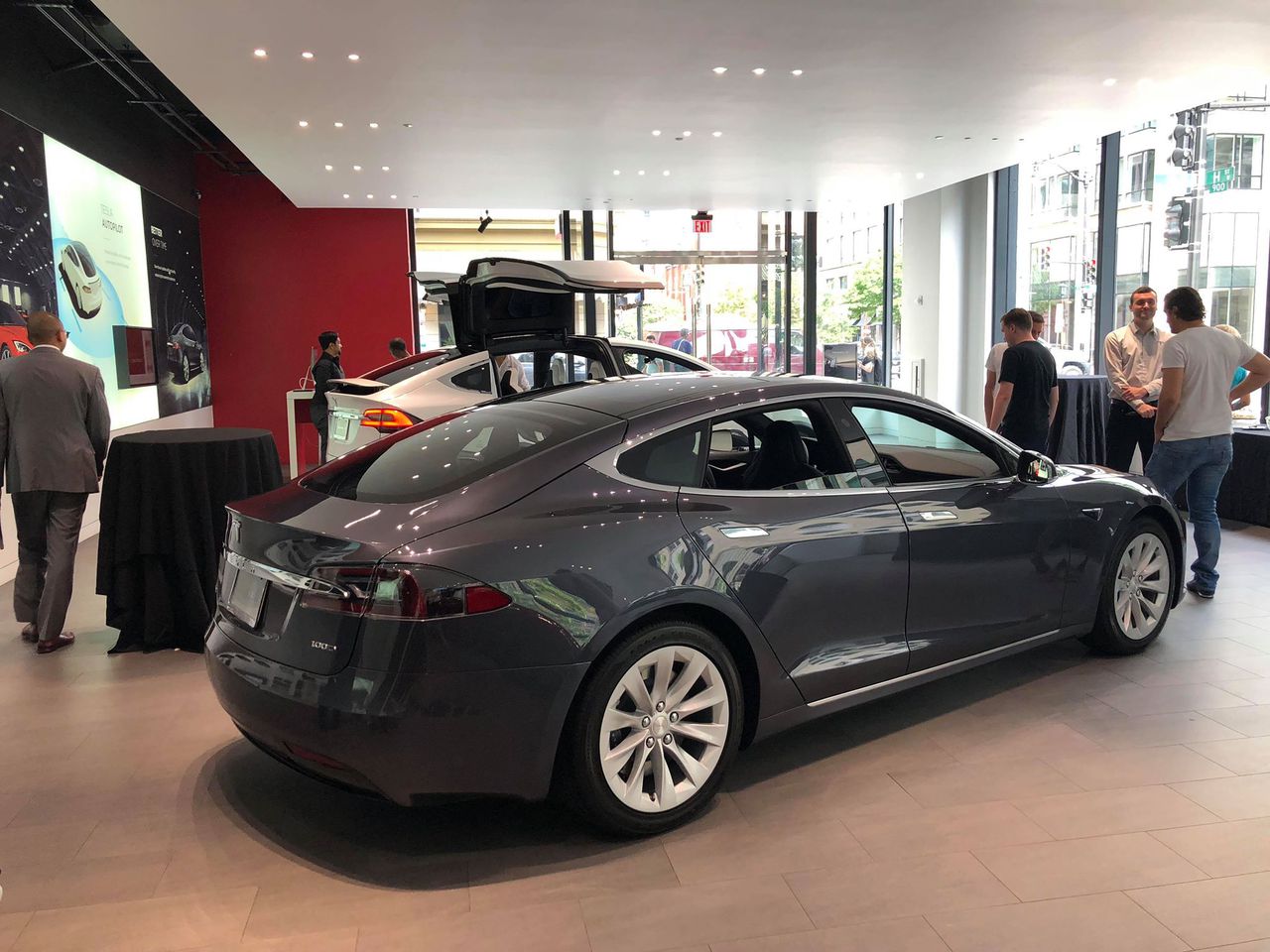 Кирилл Габурич пригласил компанию Tesla в Молдову