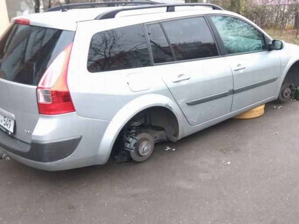 В Кишиневе с автомобилей продолжают снимать колеса по утрам