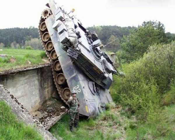 Accidente cu tancuri. Unghiuri şi situaţii incredinile din toată lumea