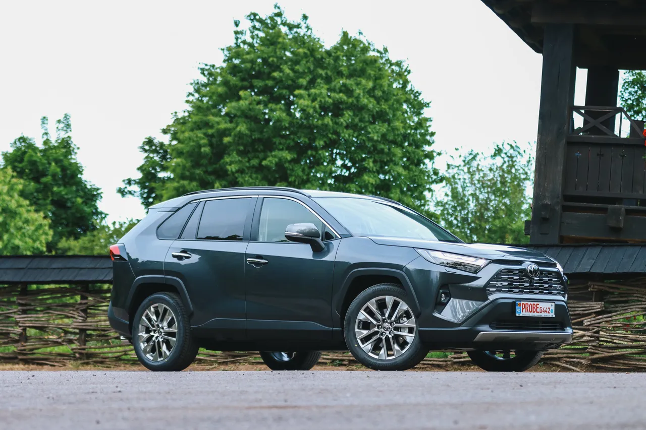 Toyota: RAV4 многие годы удерживает лидерство продаж среди кроссоверов на территории РМ