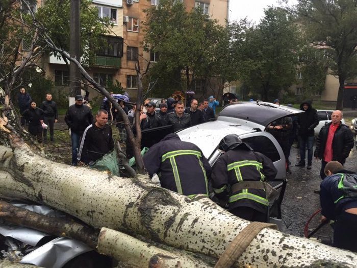 В Затоке сильный ураган смыл набережную