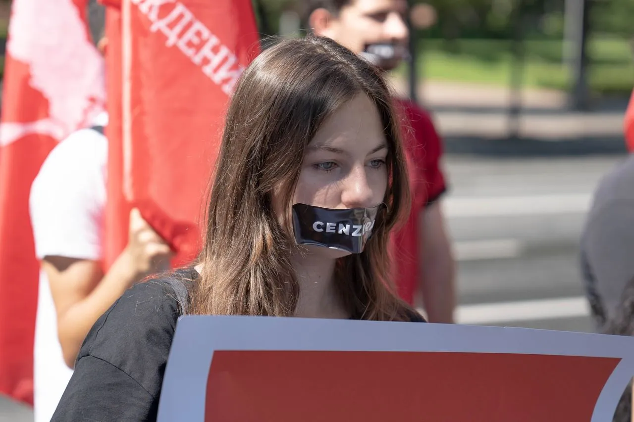 В PAS отреагировали на акцию протеста партии «Возрождение» против цензуры