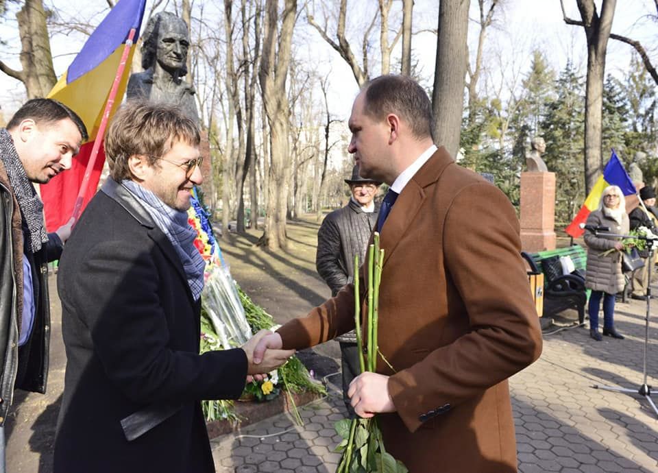 Ион Чебан возложил цветы к бюсту Григоре Виеру