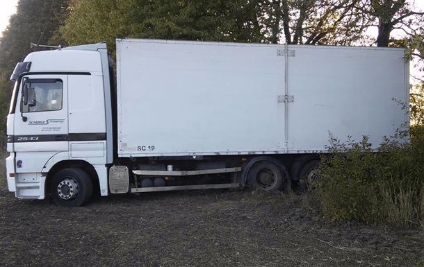 Украинские пограничники обнаружили у границы с Молдовой 14 тонн спирта