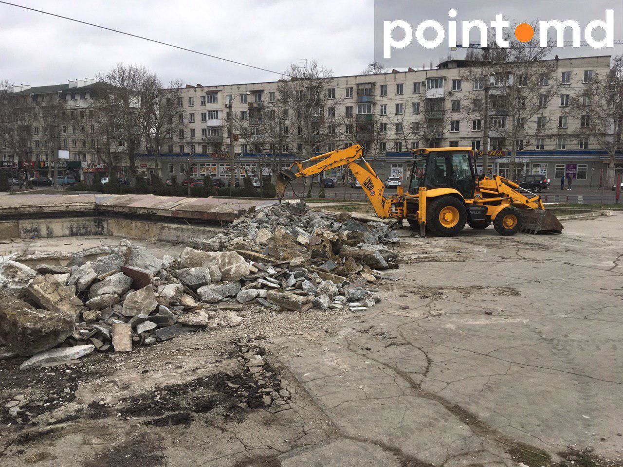 В столице сносят фонтан рядом с парком "Долина роз". Кодряну: Это ремонт