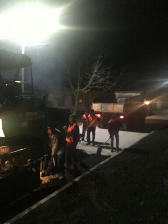 В Оргееве дороги ремонтируют даже в ночное время суток