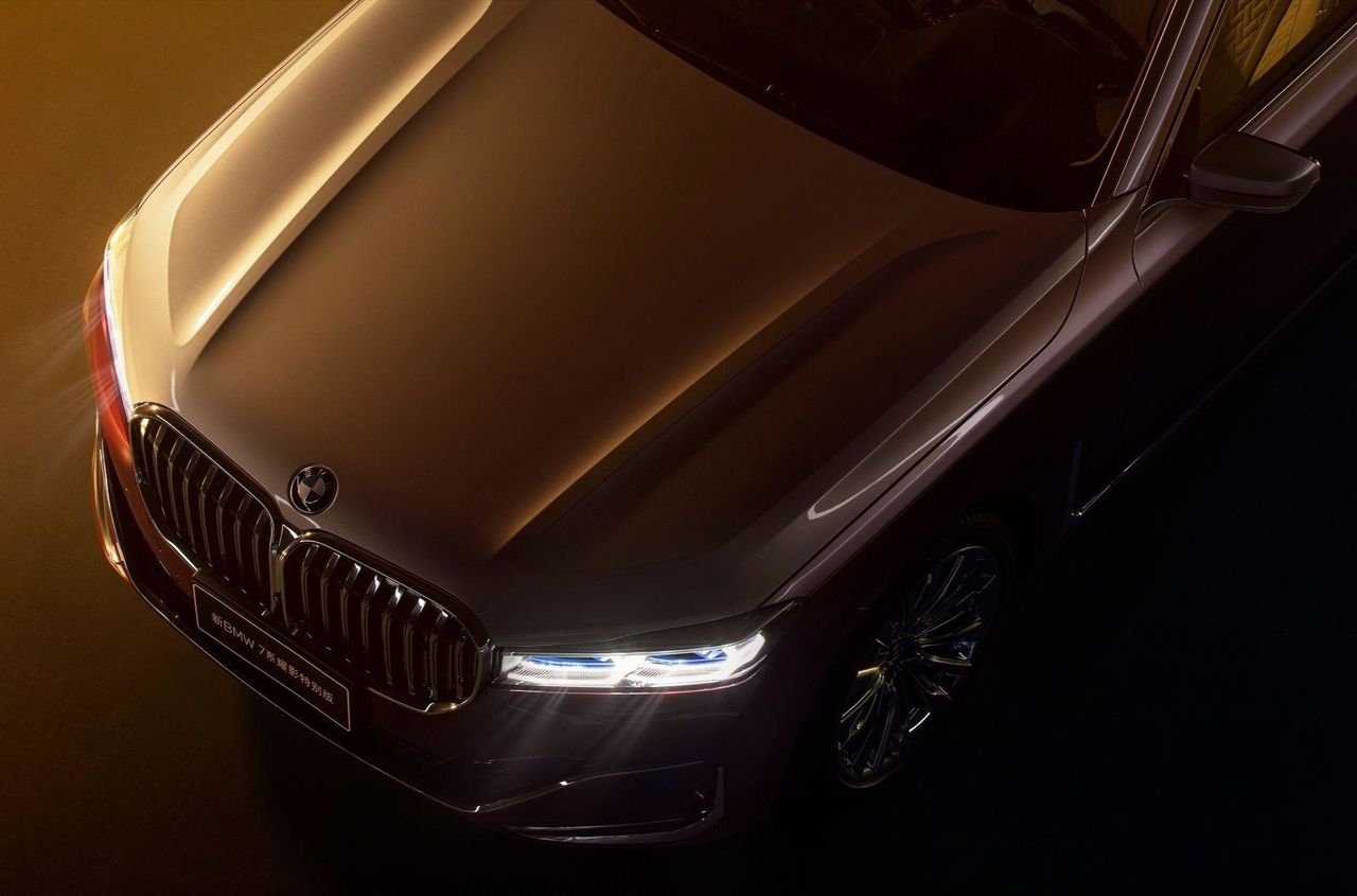 У BMW 7 серии появилась роскошная двухцветная версия