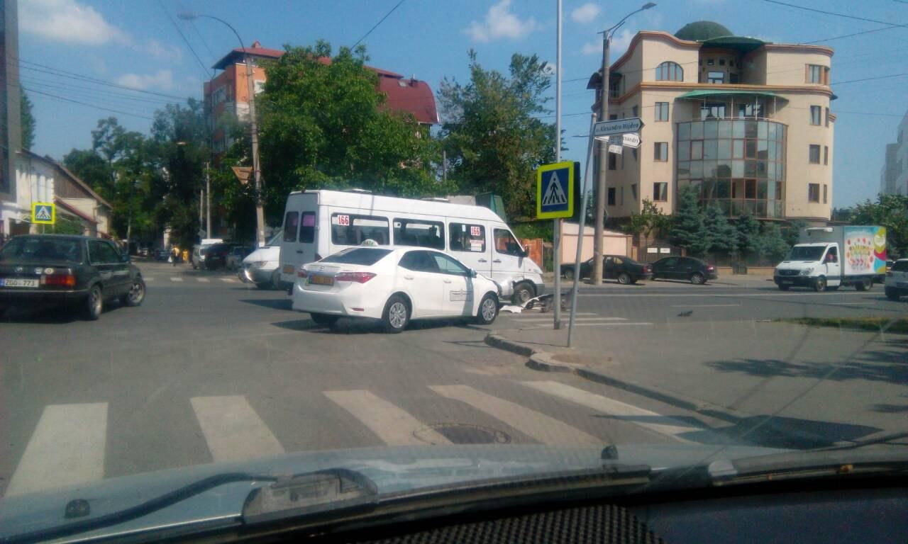 Два ДТП в Кишиневе привели к пробкам