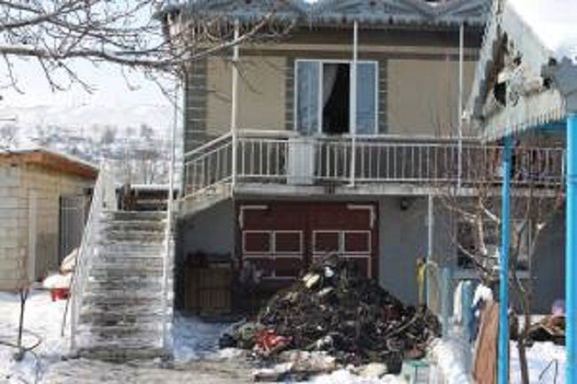 В селе Костешты произошёл сильный пожар: сгорел двухэтажный дом