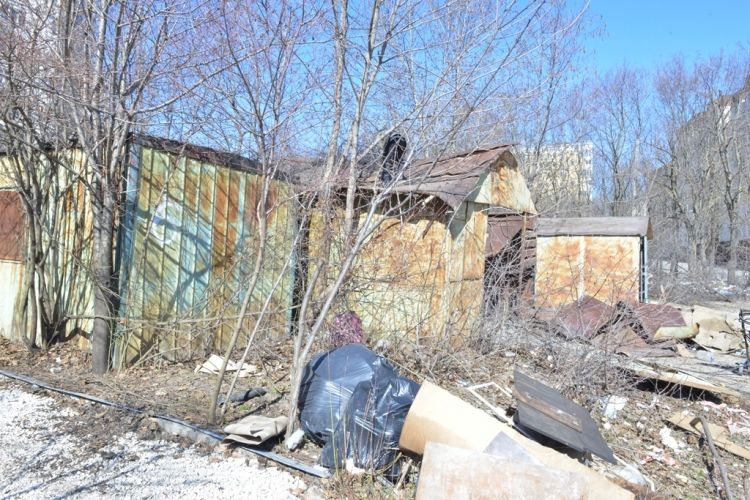 На Чеканах снесли 5 гаражей, еще 45 ждут своей очереди