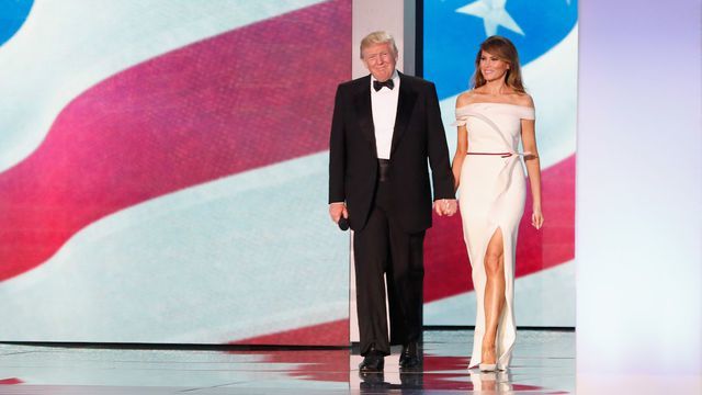 Melania Trump va dona unui muzeu rochia purtată la primul bal prezidențial