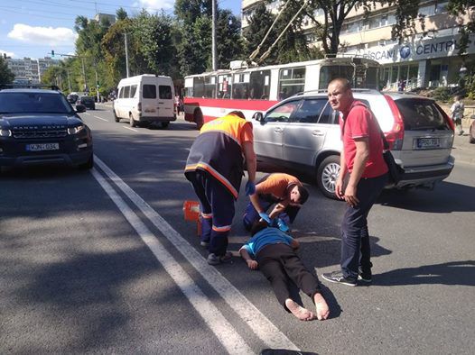 В столице сбили пешехода, переходившего дорогу в неположенном месте