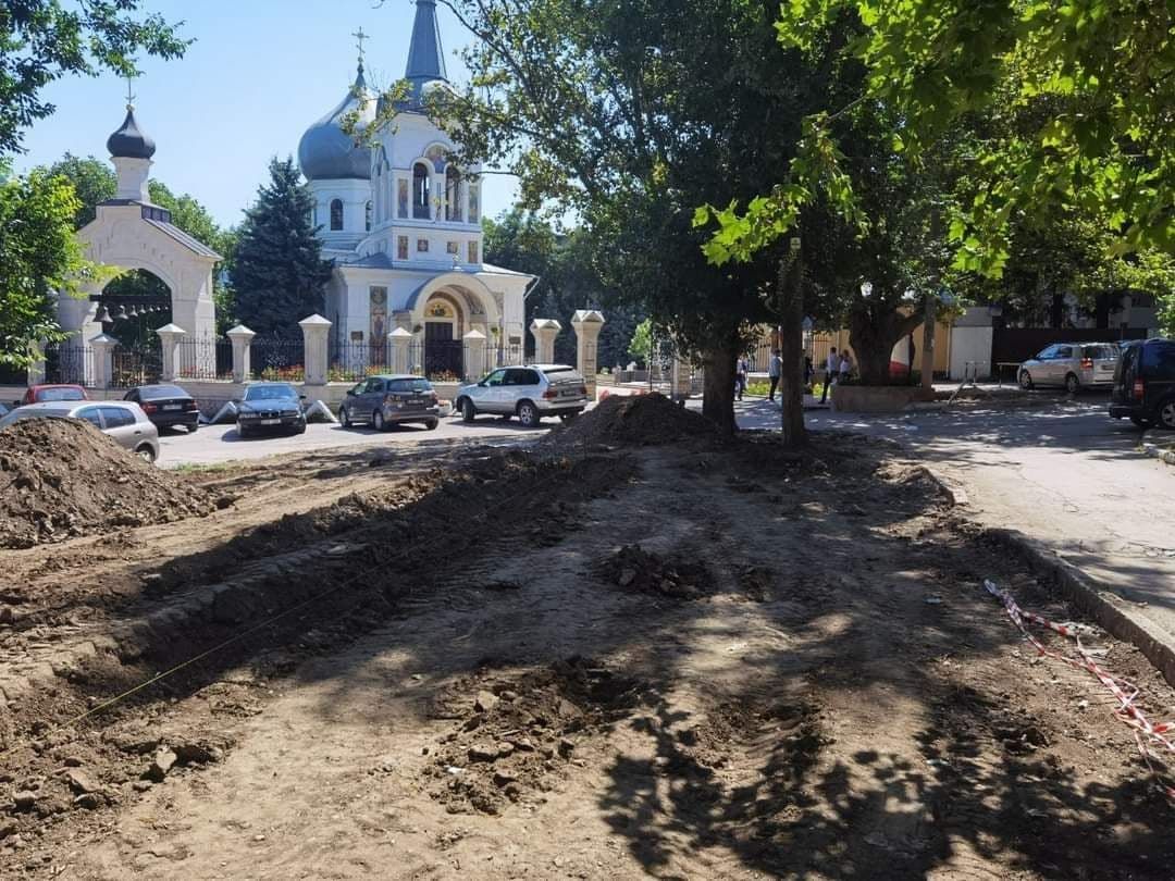 На Ботанике обустраивают сквер "Святого Дмитрия"