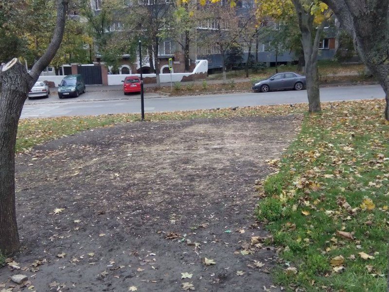 Что остаётся в парках после летнего сезона и расписных батутов