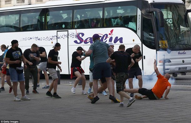 В Марселе подрались русские и английские фанаты
