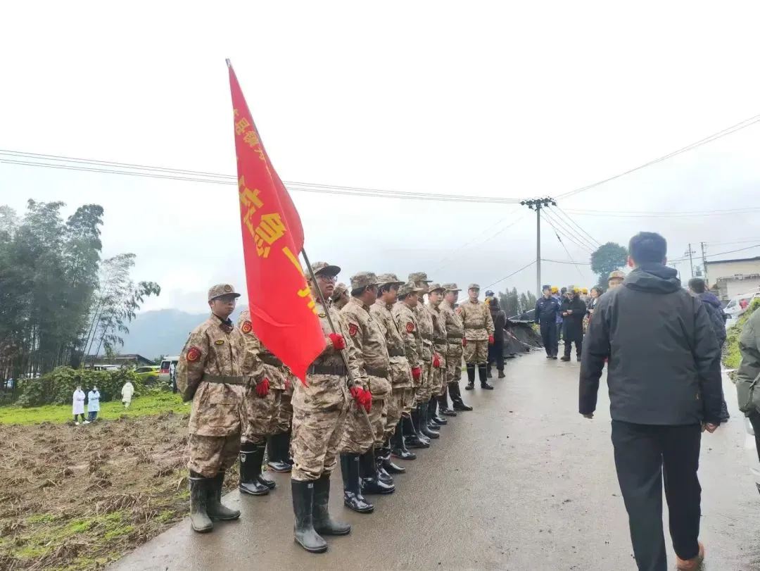 Peste 30 de persoane sunt date dispărute în urma unei alunecări de teren în China