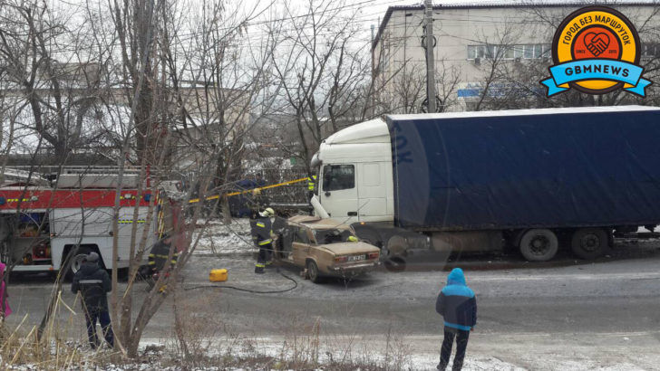 Accident fatal în Capitală: Un șofer a decedat, după ce s-a izbit cu VAZ-ul într-un TIR