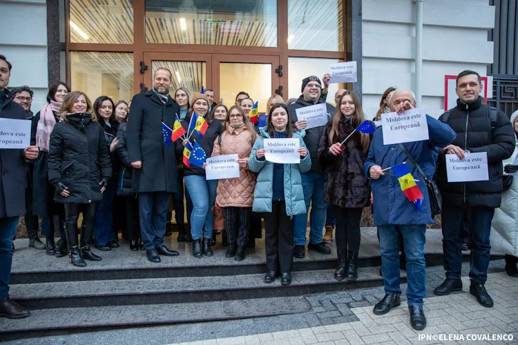 У делегации ЕС в Кишиневе прошел флешмоб "Благодарим ЕС! Молдова — это Европа"