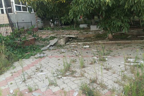 Сильный ветер частично снес кровлю многоквартирного дома в Вулканештах