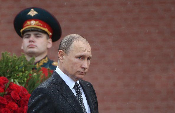 Putin, ud leoarcă la o ceremonie de la Moscova. Cum apare lângă Medvedev