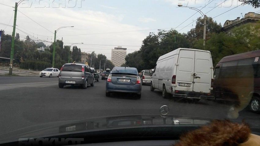 Аварии, ремонт: кишиневцы вновь жалуются на пробки в городе