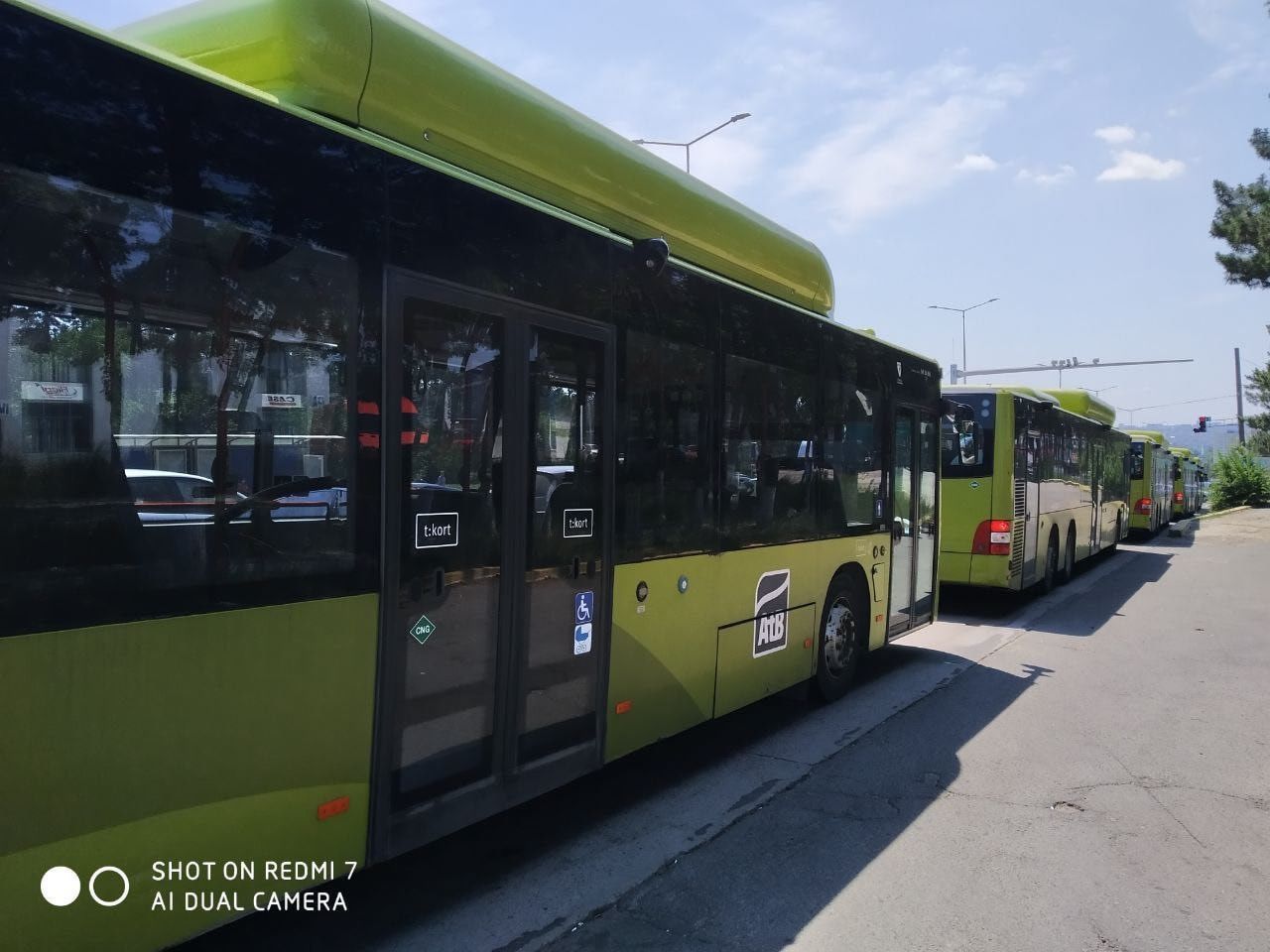 В столицу прибыли первые автобусы из 58 единиц, приобретённых властями