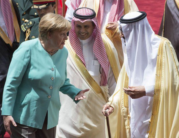 Angela Merkel a refuzat să poarte vălul islamic în Arabia Saudită
