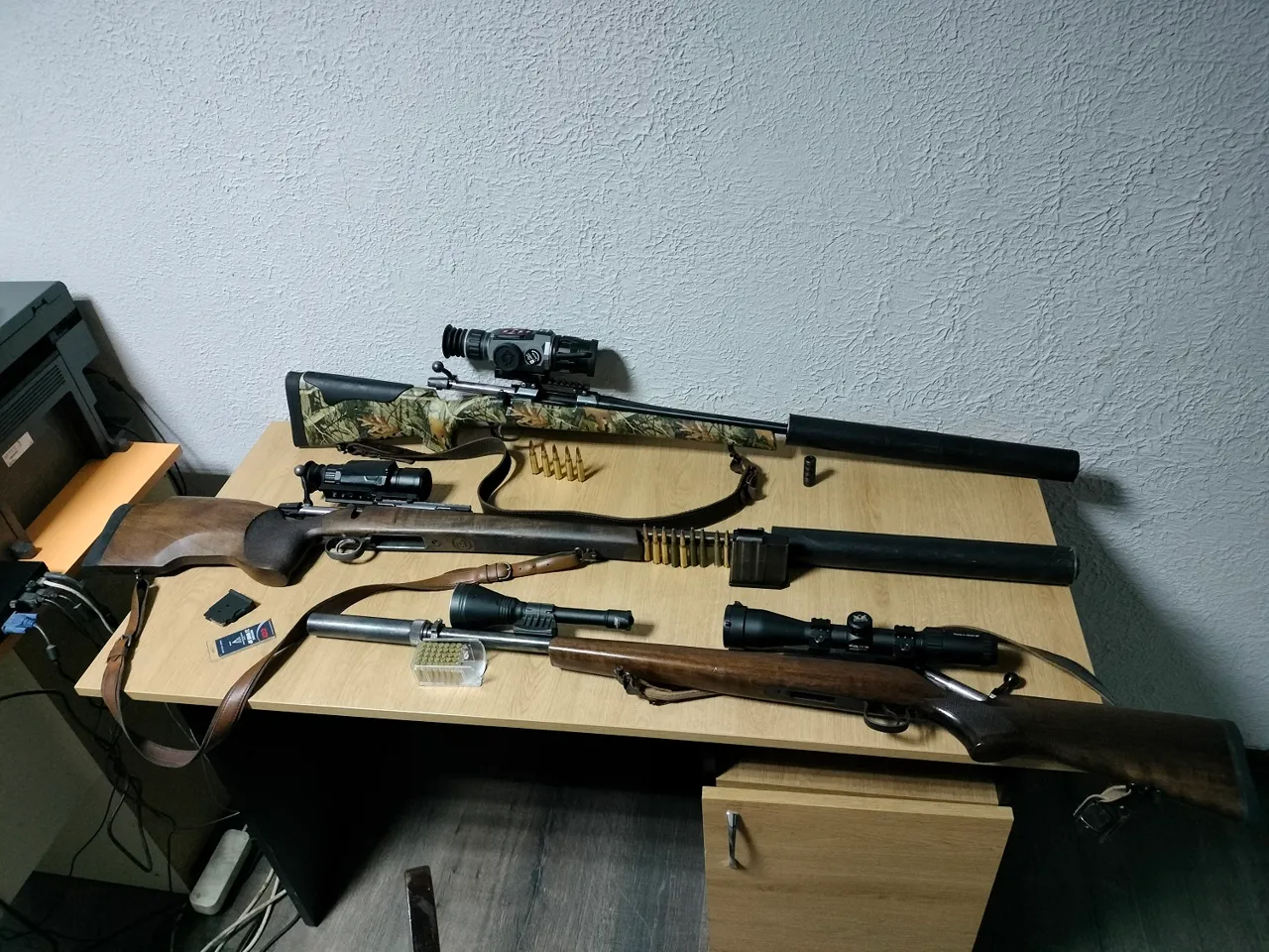 Trei braconieri, prinși la Băcioi la vânătoare de iepuri
