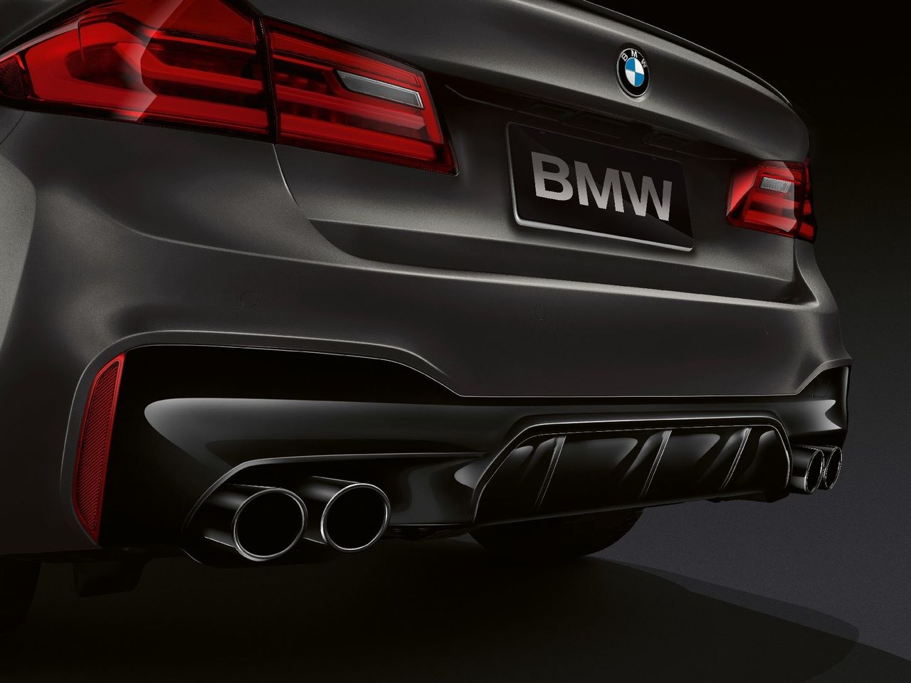 Юбилейный BMW M5 получил салон из золота