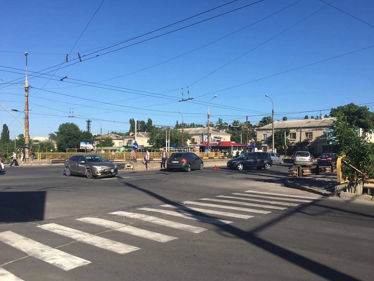 На мосту на Телецентре столкнулись два легковых автомобиля