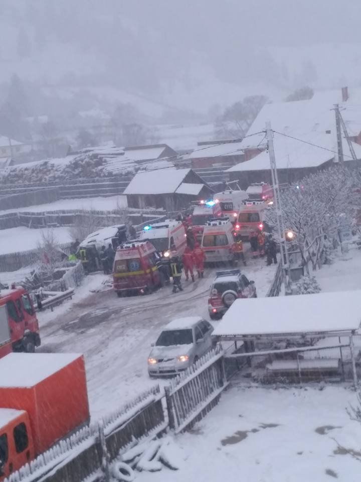 Microbuz cu moldoveni, răsturnat în România: 2 morţi și 5 răniți