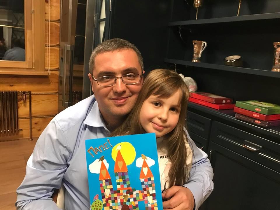 Fiica lui Renato Usatîi, în vizită la tatăl său. Ce cadou i-a făcut