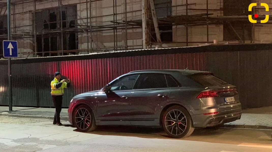 В центре Кишинева эвакуировали неправильно припаркованный автомобиль Audi