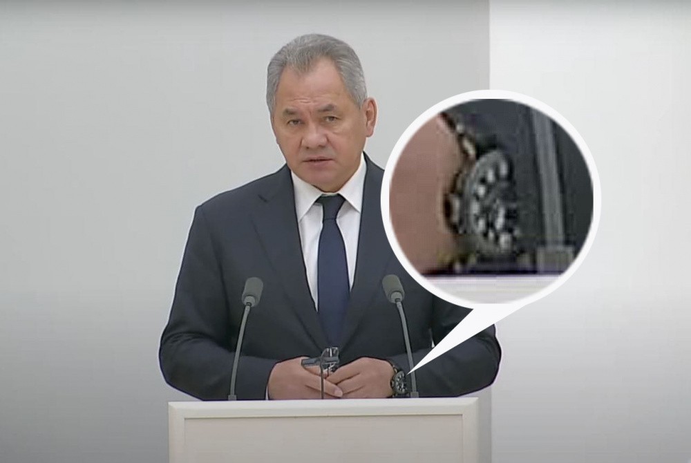Трансляцию Совбеза РФ показали в записи, на часах Шойгу было другое время