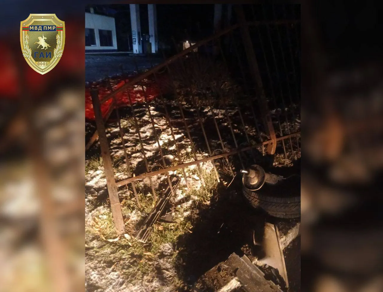 Accident grav la Bender: Un șofer beat s-a izbit violent într-un stâlp și un gard metalic