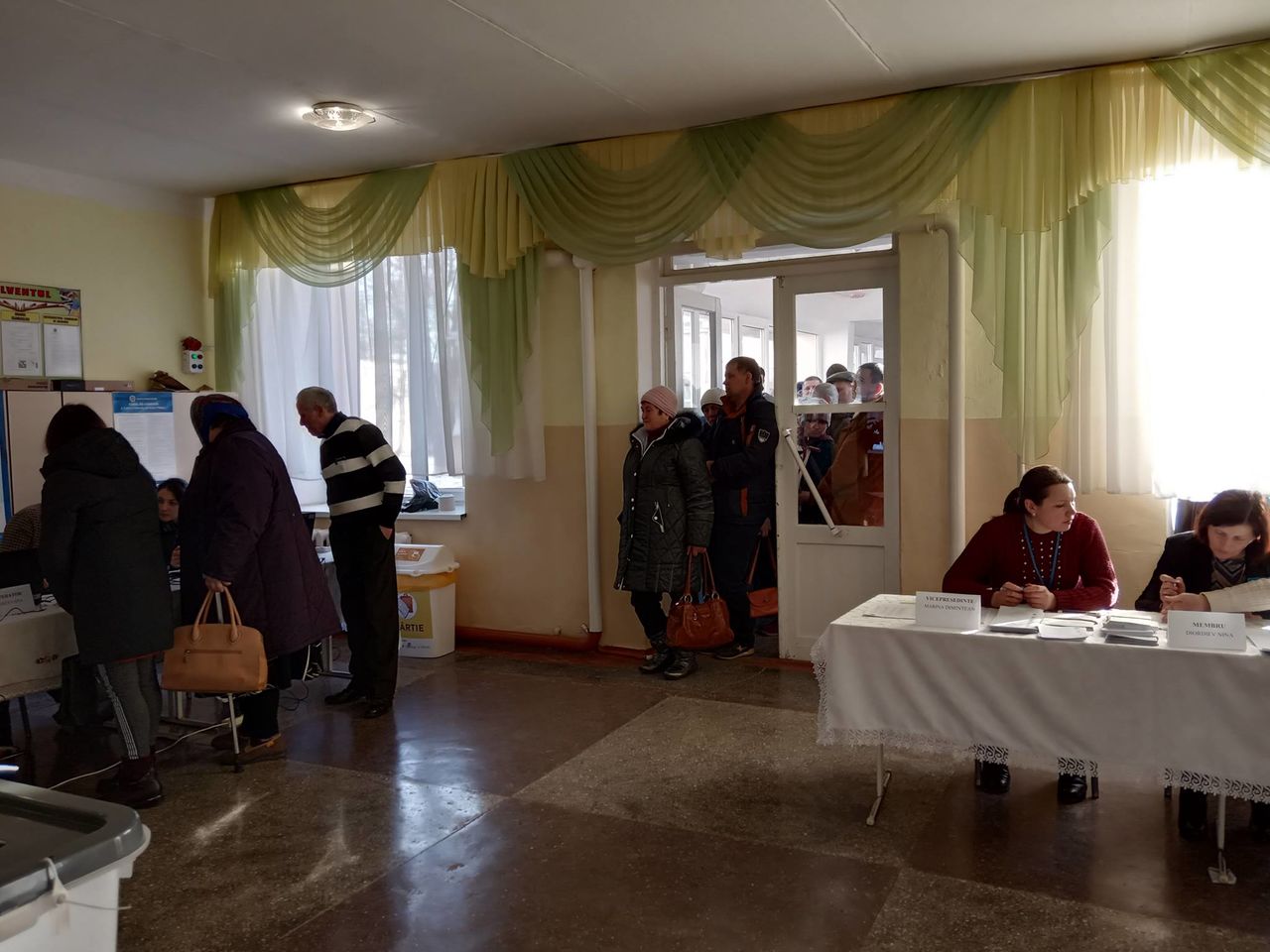 Жителей левого берега Днестра массово свозят на избирательные участки