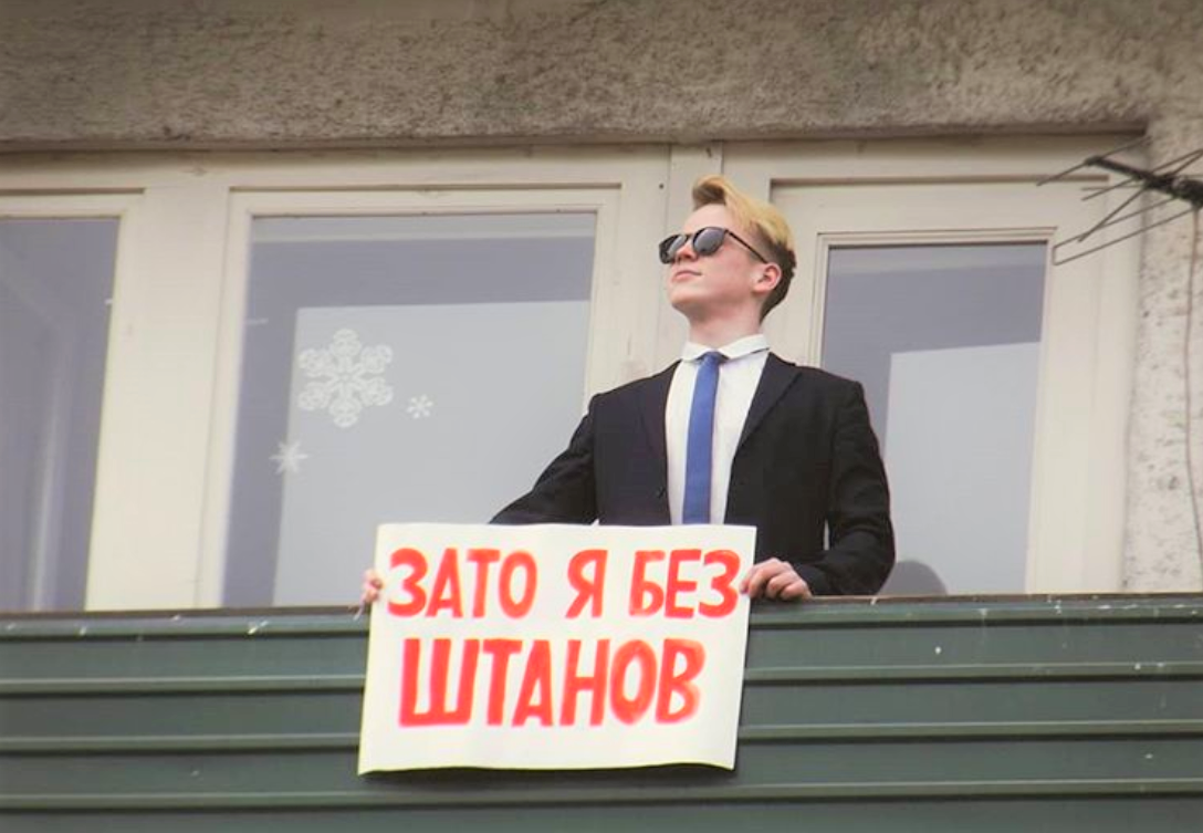 Пилот нарисовал в небе над Сибирью надпись "А где все?"