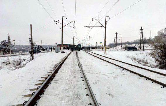 В Бахмуте неизвестные в камуфляже захватили поезд