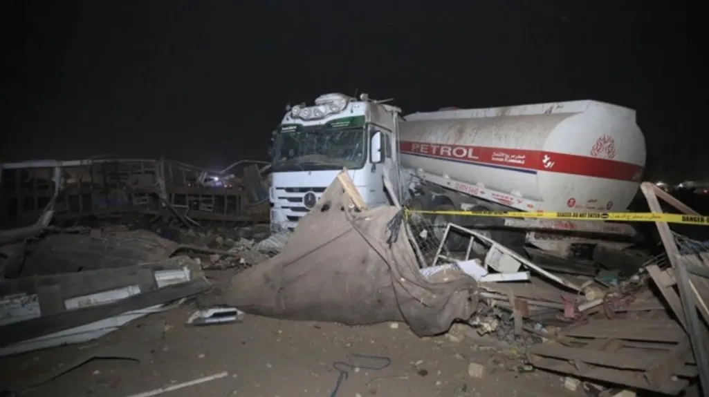 В Багдаде взорвался бензовоз возле стадиона: погибли люди