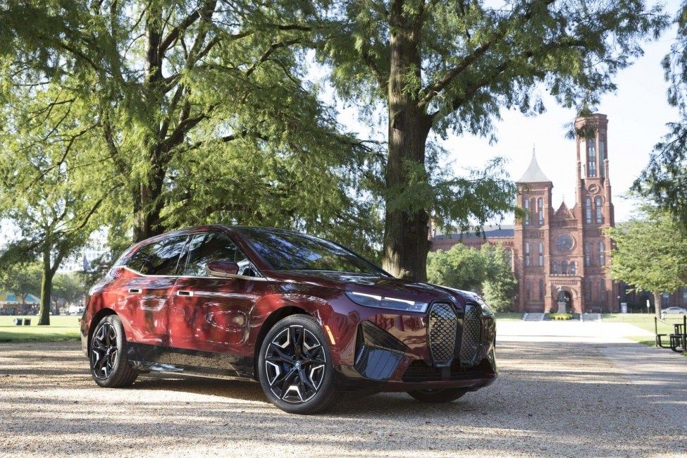 Электрокары BMW будут ездить при помощи навоза