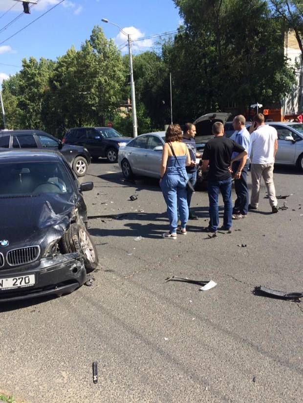 Из-за ДТП на улице Димо образовались пробки
